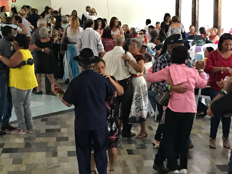 Grupo da Melhor Idade promove baile neste sábado