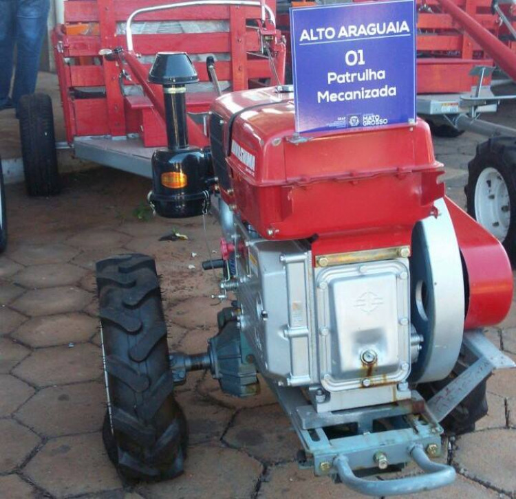 Pequenos agricultores de Alto Araguaia recebem equipamentos para agricultura familiar