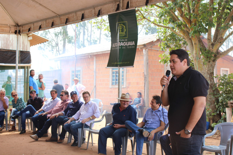 Reunião do movimento Pro-Logística Ariranha, em Alto Araguaia, levanta mais de R$ 800 mil para melhorias em estradas