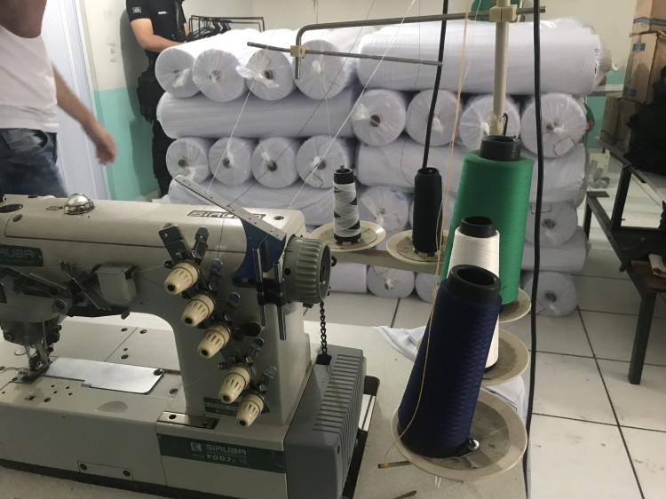 Reeducandos de Alto Araguaia confeccionarão 3 mil uniformes para alunos da rede municipal de ensino