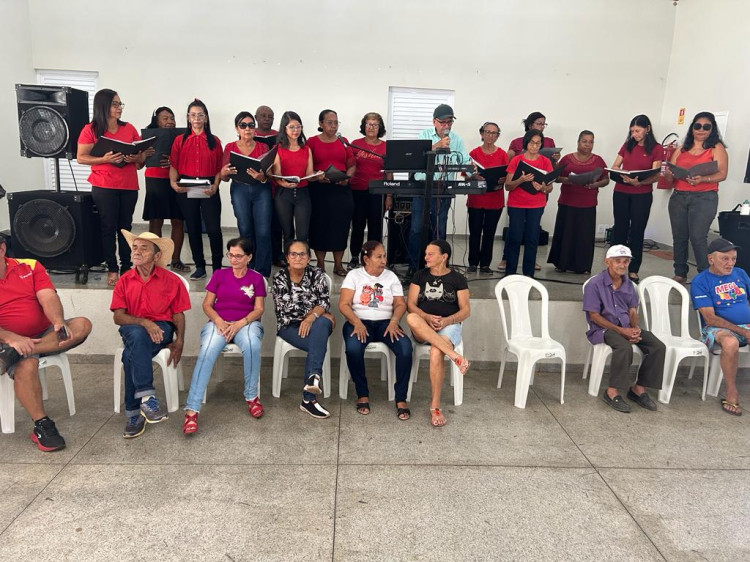 Melhor Idade recebe visita de grupo de Portelândia (GO) e comemora dia das mães com apresentações e danças