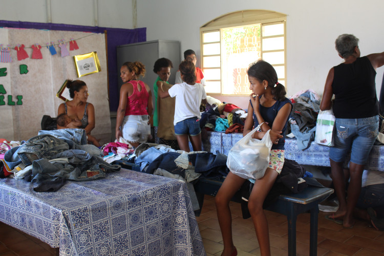 2º Bazar de roupas ajuda famílias carentes de Alto Araguaia; ação é organizada pelo Cras