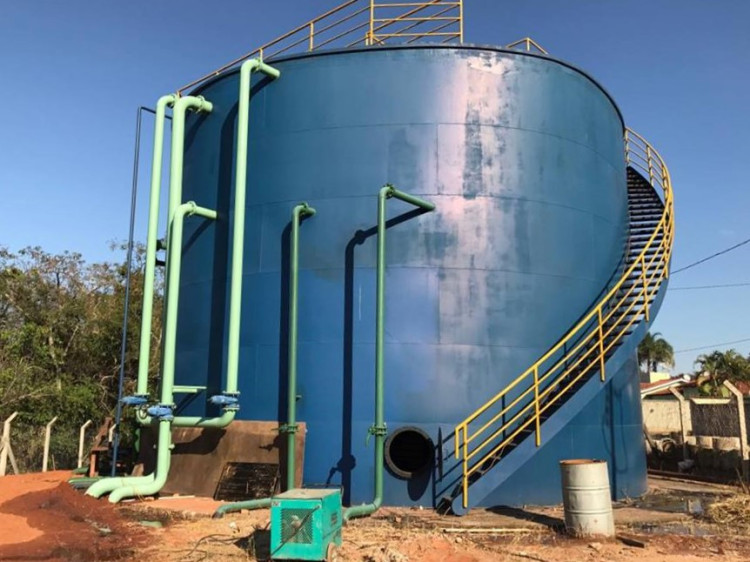 Engenheira sanitarista orienta moradores de Alto Araguaia sobre rede de esgoto