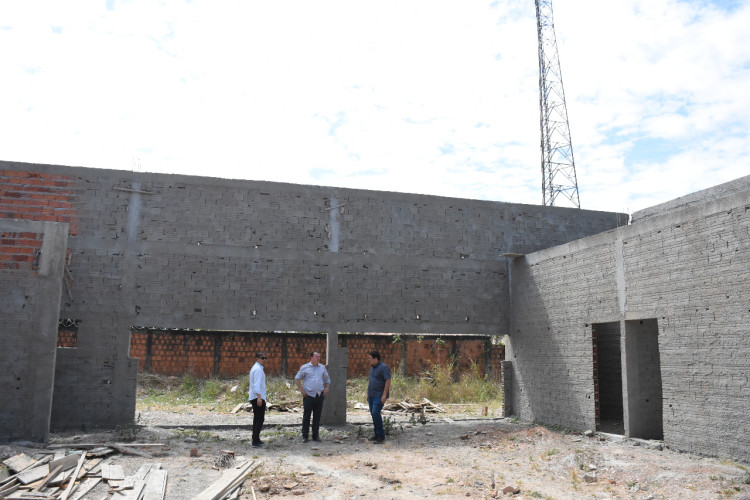 Deputado Max Russi visita construção do Centro de Convivência da Melhor Idade em Alto Araguaia