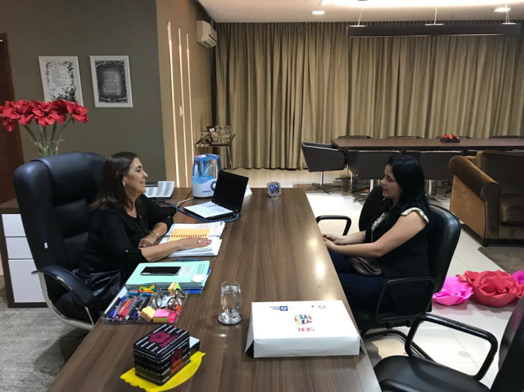 Primeira dama de Alto Araguaia busca melhorias no programa pró-família e liberação de recursos para centro da melhor idade
