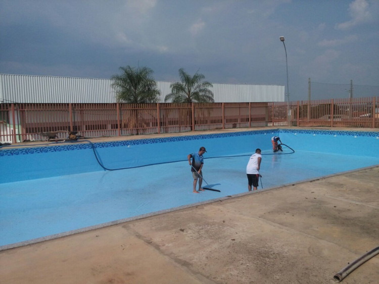 Piscina do Centro Esportivo Municipal de Alto Araguaia recebe manutenção