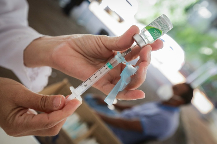 Dia D de vacinação contra covid-19 acontece neste sábado (11) em três postos de saúde