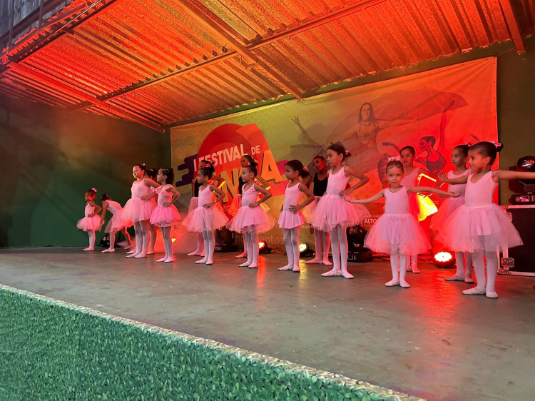Festival de Dança leva diversas coreografias e reúne famílias em Alto Araguaia