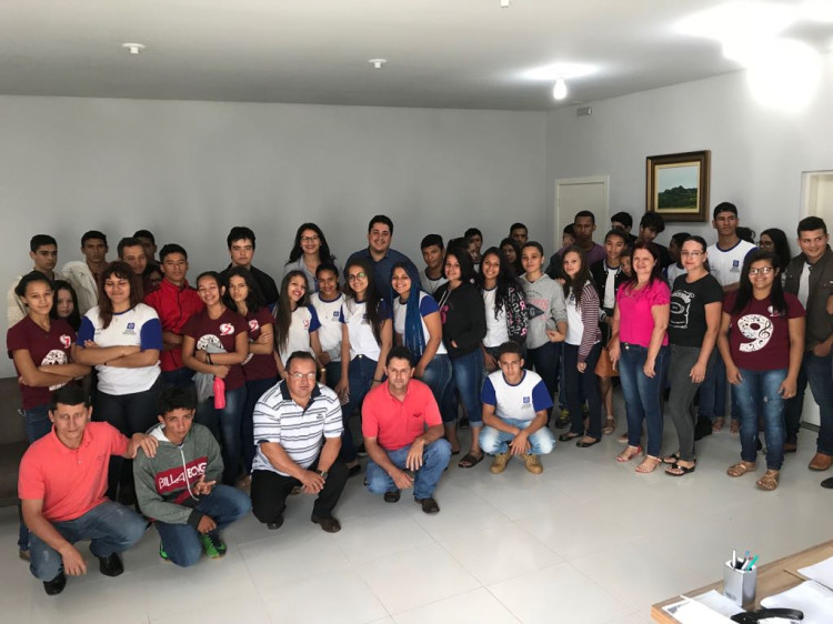 Alunos da rede pública estadual conhecem estrutura e funcionamento do Poder Executivo de Alto Araguaia