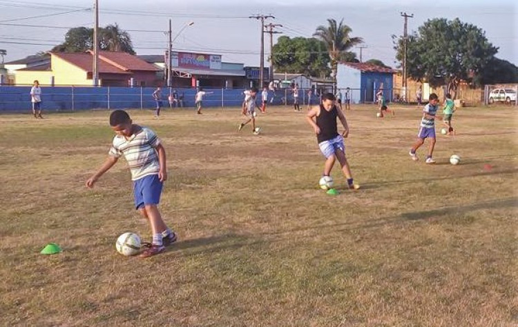 Prorrogadas inscrições para escolinhas de vôlei, futsal e futebol em Alto Araguaia