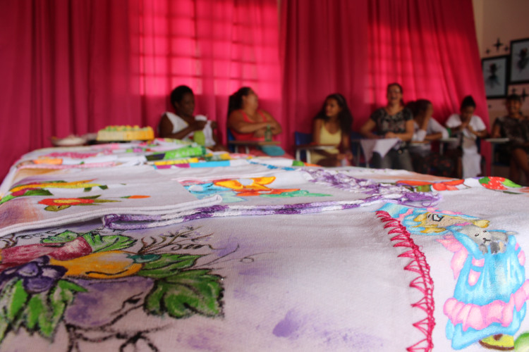 Secretaria de Assistência Social finaliza curso de pintura em tecido e bico de crochê