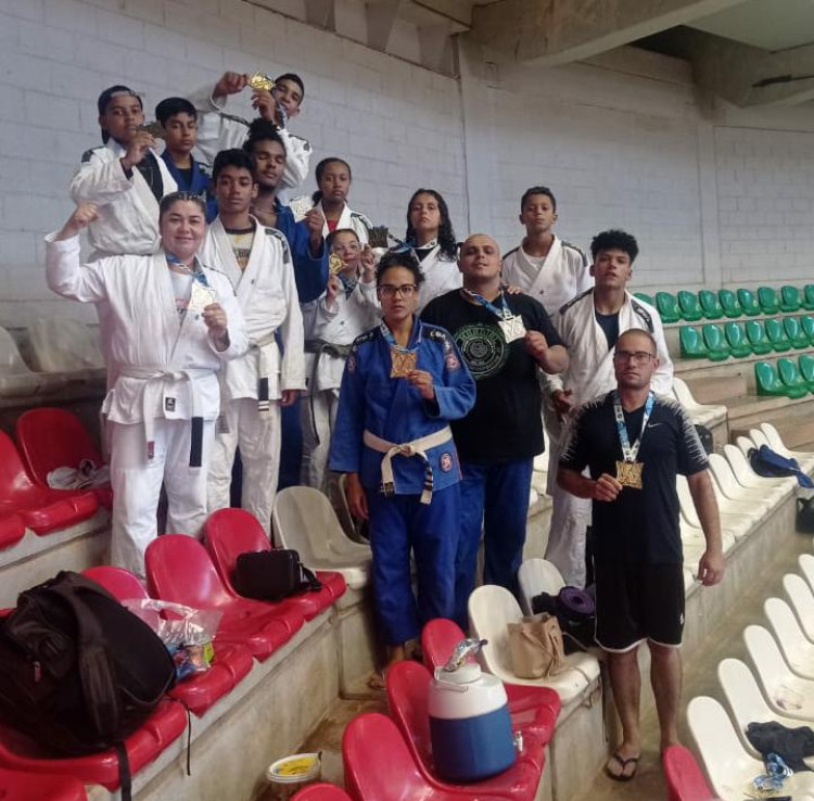 Atletas de Alto Araguaia conquistam nove medalhas em Campeonato Estadual de Jiu-jitsu Esportivo