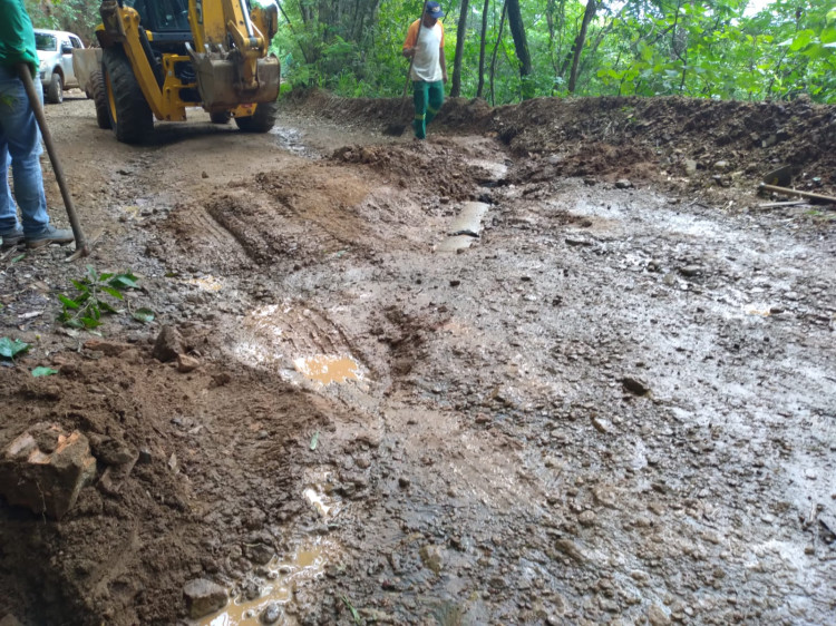 Secretaria de Infraestrutura executa limpeza e desobstrução em rede de drenagem pluvial na Serra Preta