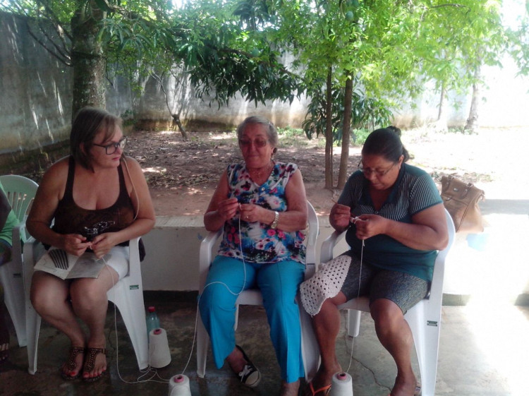 Curso de crochê proporciona alegria e distração para o grupo da Melhor Idade de Alto Araguaia