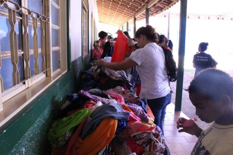 Bazar de roupas, sorteio de brindes e orientações marcam encontro para mulheres araguaienses