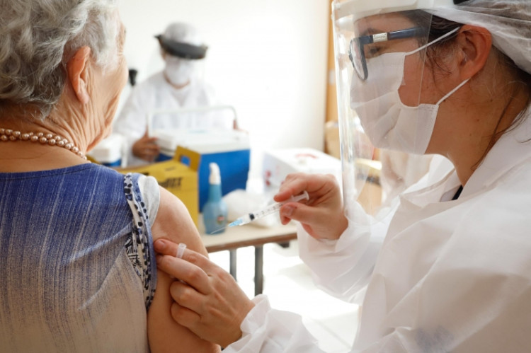 Pessoas de 50 a 54 anos serão vacinados contra a covid-19 em Alto Araguaia na próxima semana