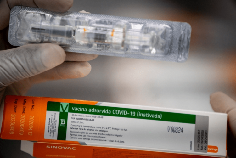 Alto Araguaia inicia segunda dose de vacina contra Covid-19 em trabalhadores da saúde