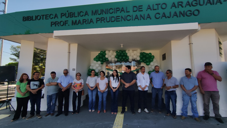 Prefeito Gustavo Melo reinaugura Biblioteca Municipal Professora Maria Prudenciana Cajango