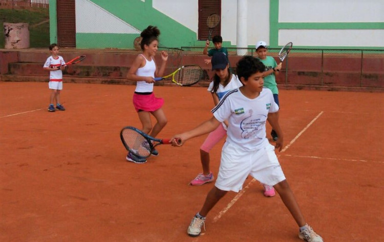 Projeto Todos no Tênis de Alto Araguaia está com inscrições abertas