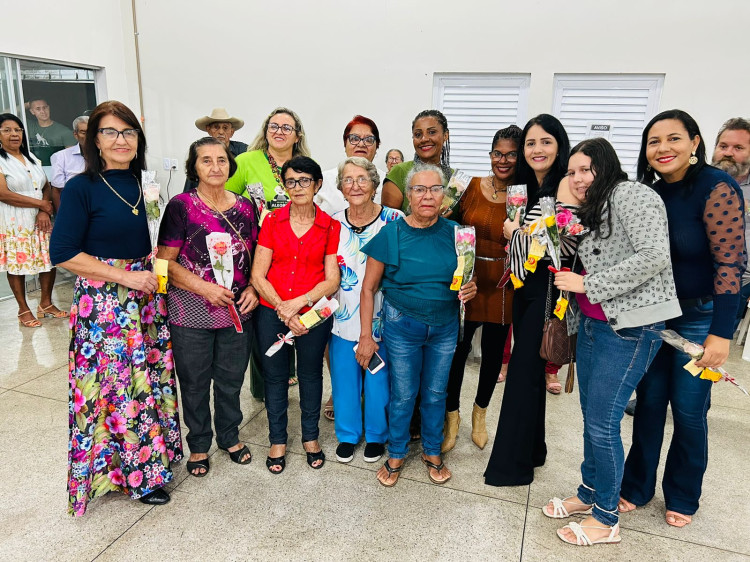 Mulheres araguaienses recebem homenagens através de ações desenvolvidas pela Assistência Social