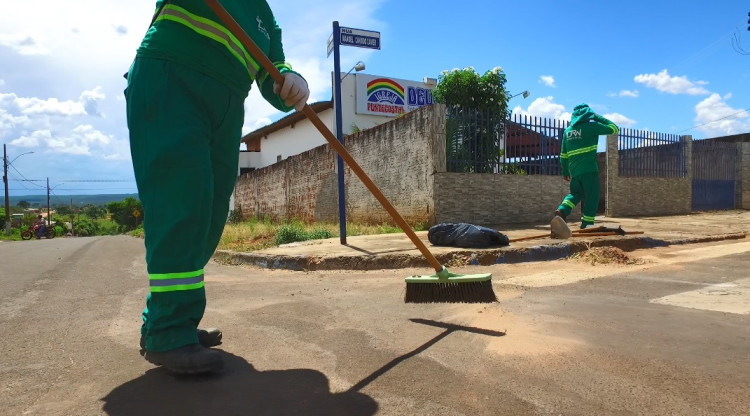 Prefeitura de Alto Araguaia intensifica serviços de limpeza urbana