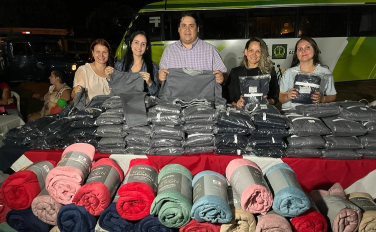 Entrega de moletons e cobertores atende crianças e adolescentes do Serviço de Convivência de Alto Araguaia