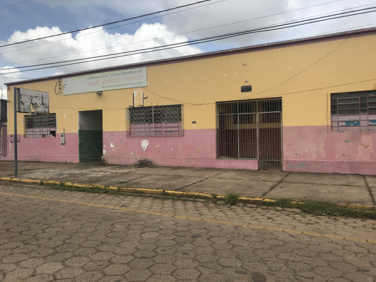 Materiais inservíveis depositados na antiga escola José Inácio Fraga serão repassados ao Rotary Club