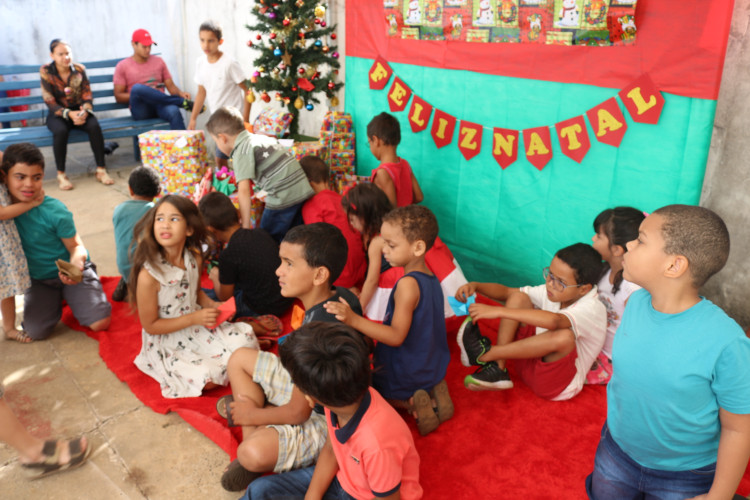 Natal Feliz das Crianças do Centro de Reabilitação contou com doação de presentes e participação do Corpo de Bombeiros