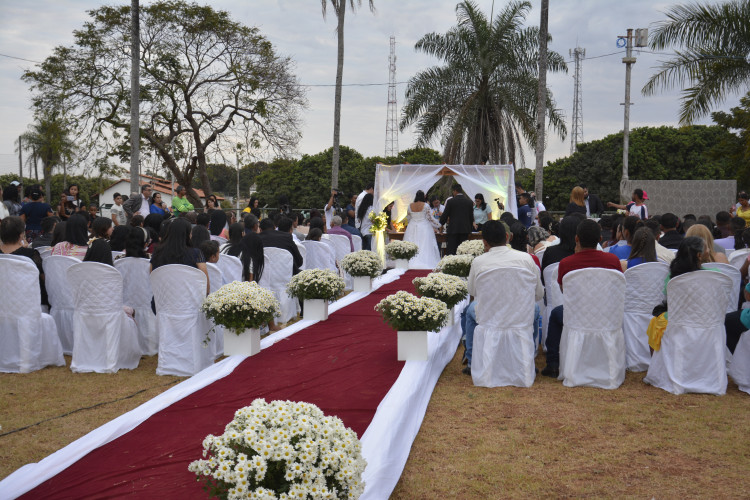 Prefeitura, Judiciário e Cartório realizam sonhos de 23 casais no casamento social