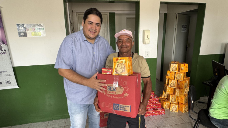 Prefeito e primeira dama entregam cestas básicas do Programa SER Família Solidário