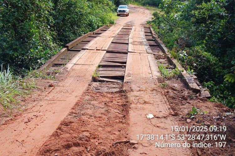 Pontes de madeira sobre os córregos Ribeirãozinho e Gato Preto serão substituídas