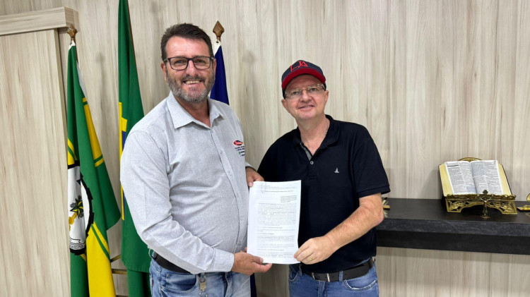Prefeito Jacson assina convênio de contribuição financeira com a ACEAIA para realização da Fenaia