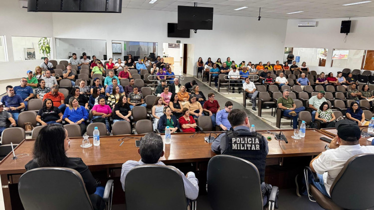 Audiência Pública debate implantação de escola cívico-militar na Escola Estadual Carlos Hugueney