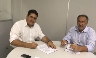 Prefeito assina convênios e Alto Araguaia terá R$ 550 mil para patrulha mecanizada e feira do produtor