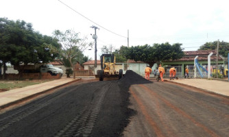 Prefeitura realiza pavimentação asfáltica na rua General Osório, em Alto Araguaia