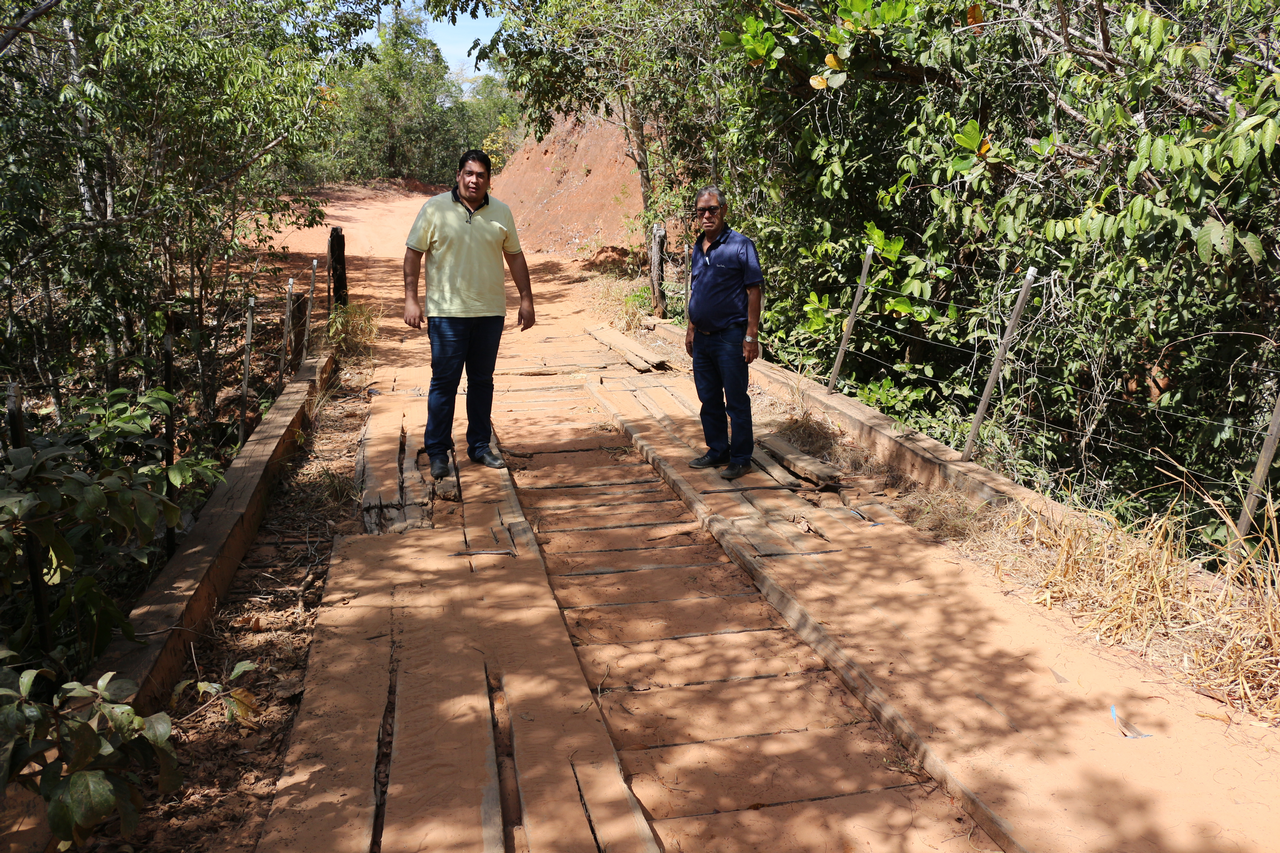 Prefeito Gustavo Melo e secretários inspecionam estradas na zona rural de Alto Araguaia