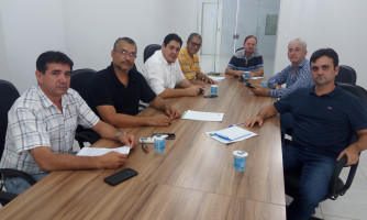 Prefeito Gustavo Melo assina ordem de serviço para execução de projeto para construção da ponte sobre Rio Ariranha