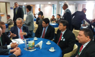 Prefeito e vice-prefeito se reúnem com senadores e deputados federais em Brasília