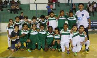 Crianças de projeto de Alto Araguaia participa de Tacinha Santa Rita de Futsal