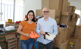 Secretaria de Assistência Social recebe 250 caixas de calçados repassados pela Polícia Civil