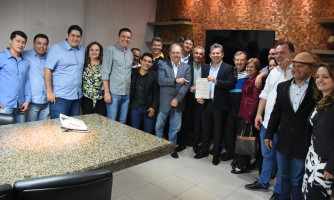 Prefeito, vice-prefeito e representantes de Alto Araguaia participam de cerimônia de entrega da LP para construção da fábrica de celulose
