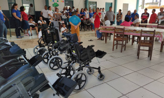 APAE de Alto Araguaia recebe oito cadeiras de rodas em projeto de parceria da Assistência Social e Justiça do Trabalho