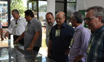 Prefeito Gustavo Melo propõe ala da prefeitura para abrigar cursos do SENAI