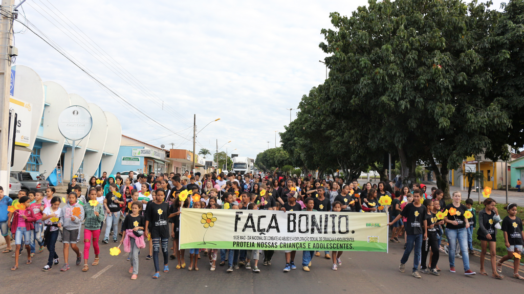 Campanha contra o abuso e exploração infantil encerra com caminhada em Alto Araguaia
