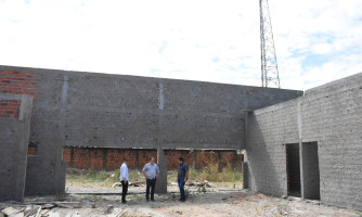 Deputado Max Russi visita construção do Centro de Convivência da Melhor Idade em Alto Araguaia