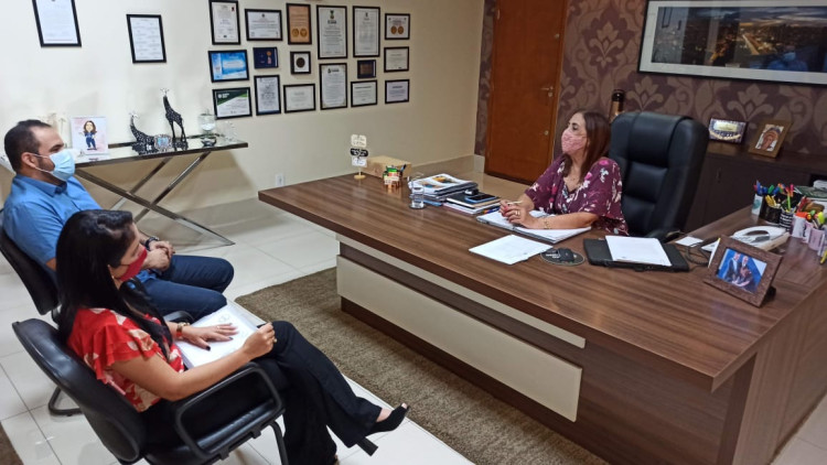 Em Cuiabá, primeira-dama de Alto Araguaia apresenta demandas do social