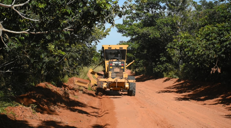 Trabalho de recuperação de estradas rurais chega a MU-34 na região do Assentamento Córrego Rico