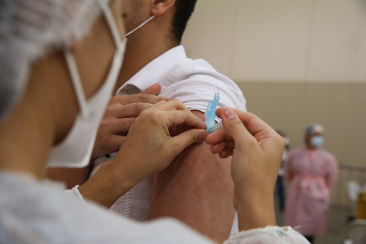 Covid-19: Aplicação da terceira dose inicia na próxima semana com novo cronograma de vacinação