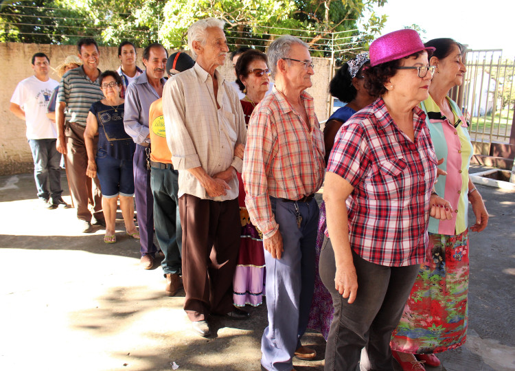 Grupo da melhor idade e Cras promovem quadrilha junina no Lar dos Idosos Tia Nega em Alto Araguaia