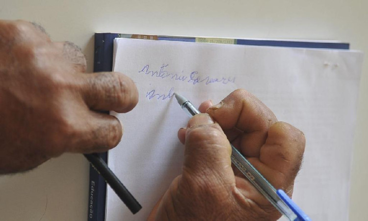 Educação abre matrículas para alfabetização de jovens e adultos